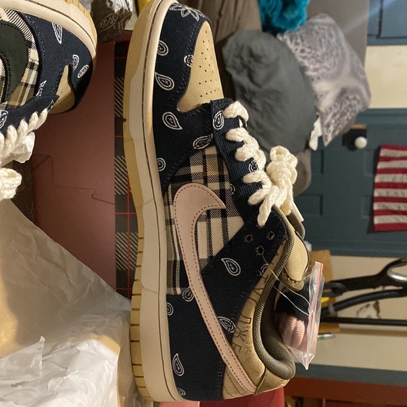 NIKE SB DUNK LOW PRM QS Travis Scott x Dunk Low PRM QS “Cactus Jack” Special Box - Picture 7 of 13